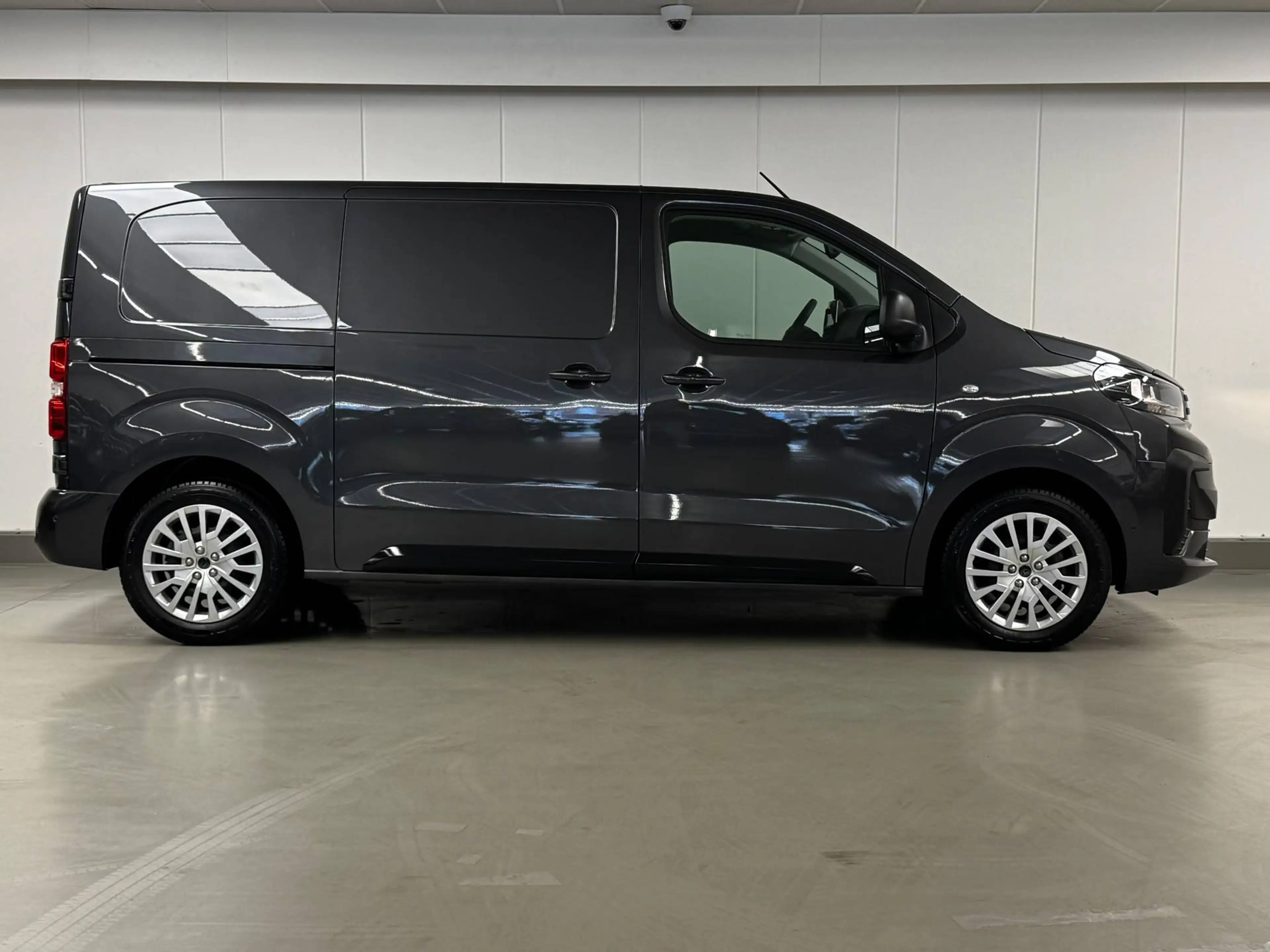 Peugeot Expert 2.0 BlueHDI 145CV UTILITAIRE 3 PLACES AUTO CAMERA 360 GPS REG TVA/BTW — photo 4