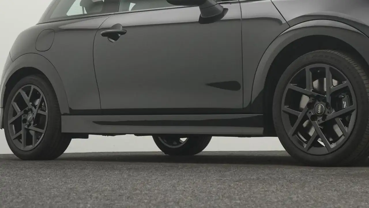MINI Cooper C John Cooper Works Trim 16