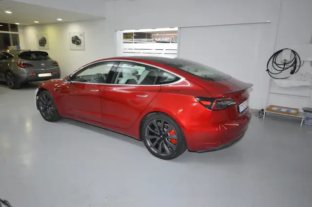 Tesla Model 3 Long-Range Dual Motor Performance AWD