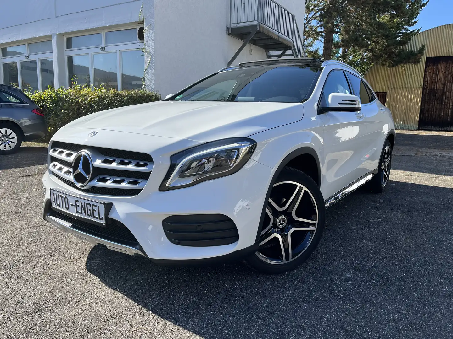 Mercedes-Benz GLA 180 GLA 180*AMG Line* Pano*Navi*LED*Tele, RüKa Blanc - 1