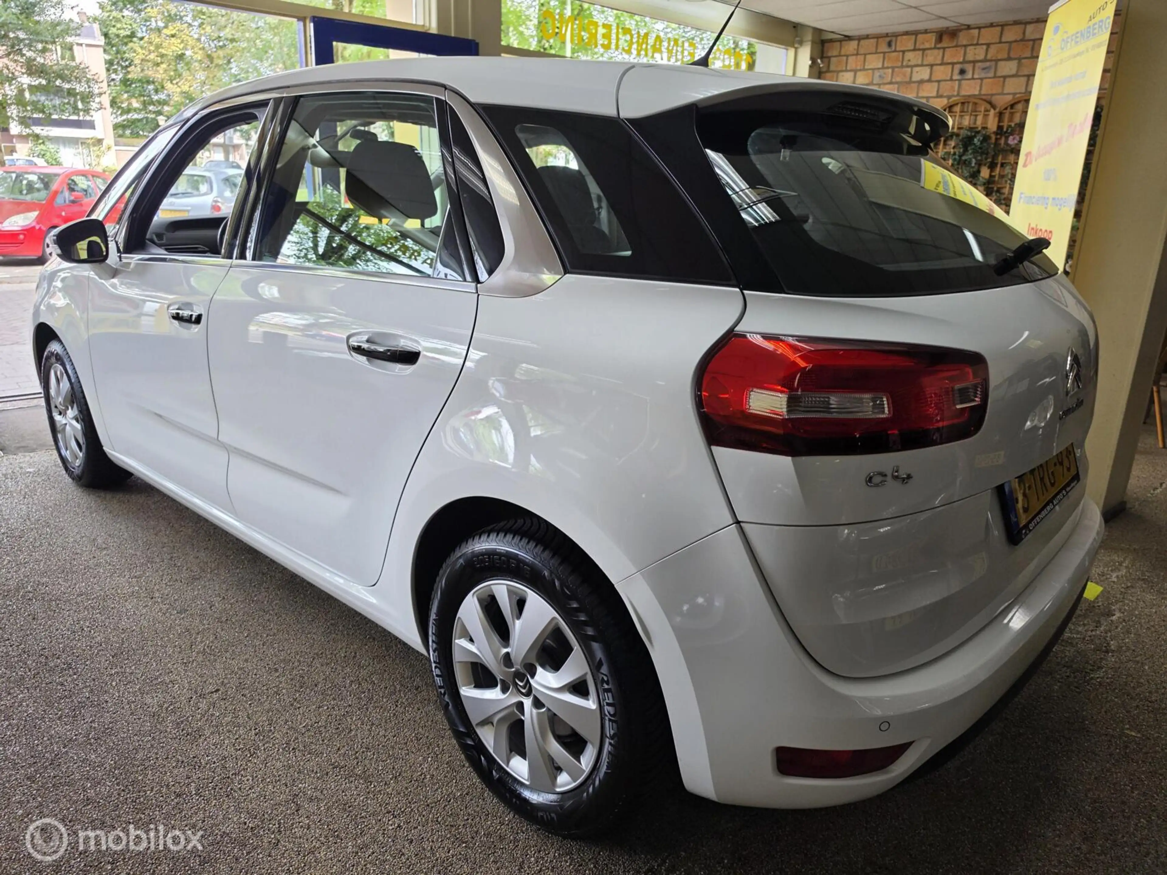 Citroen C4 Picasso 1.6 VTi Intensive — photo 8