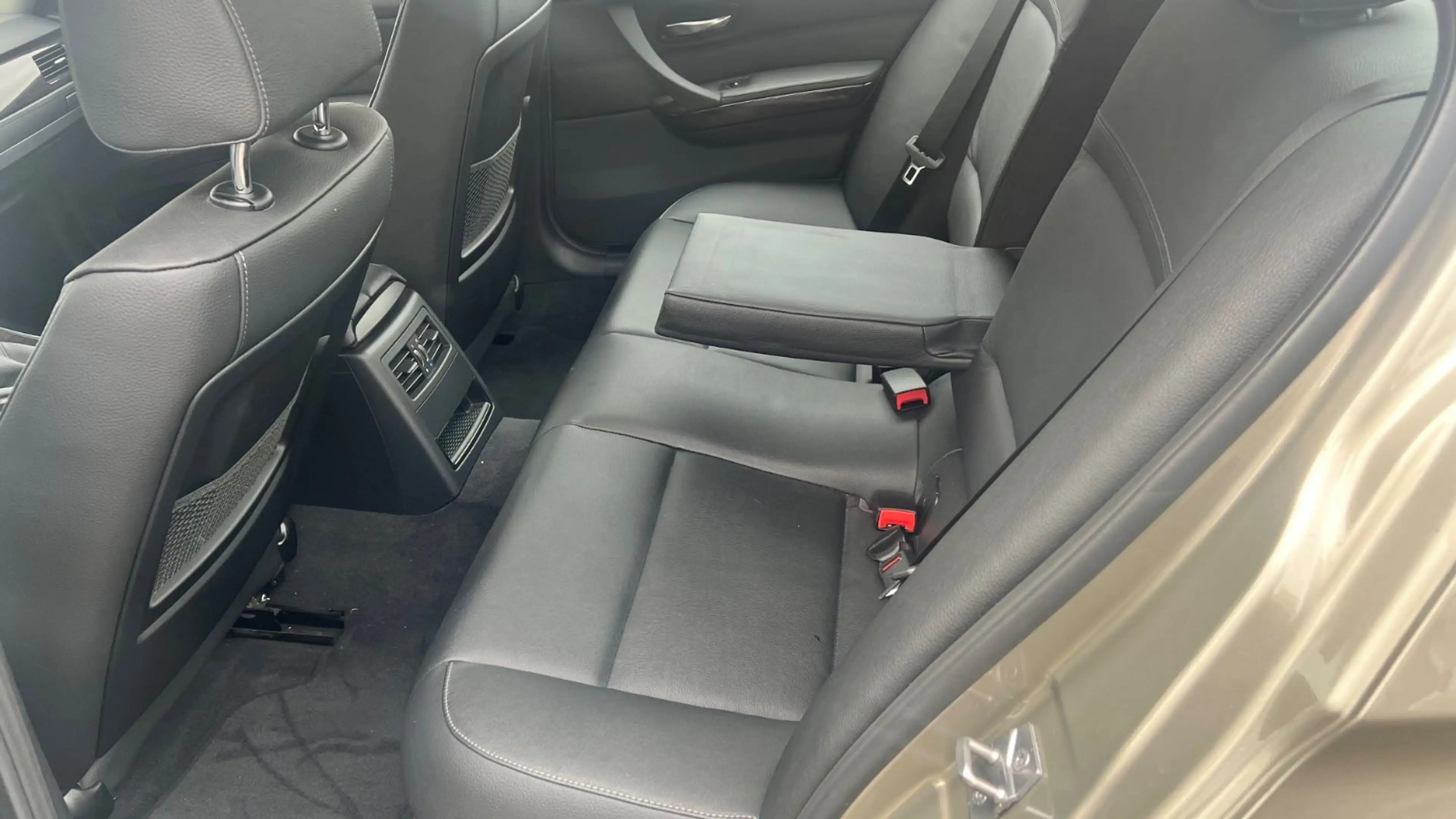 BMW 325 i/Xenon/Navi/Leder/PDC/SHZ/1.Hand — photo 11