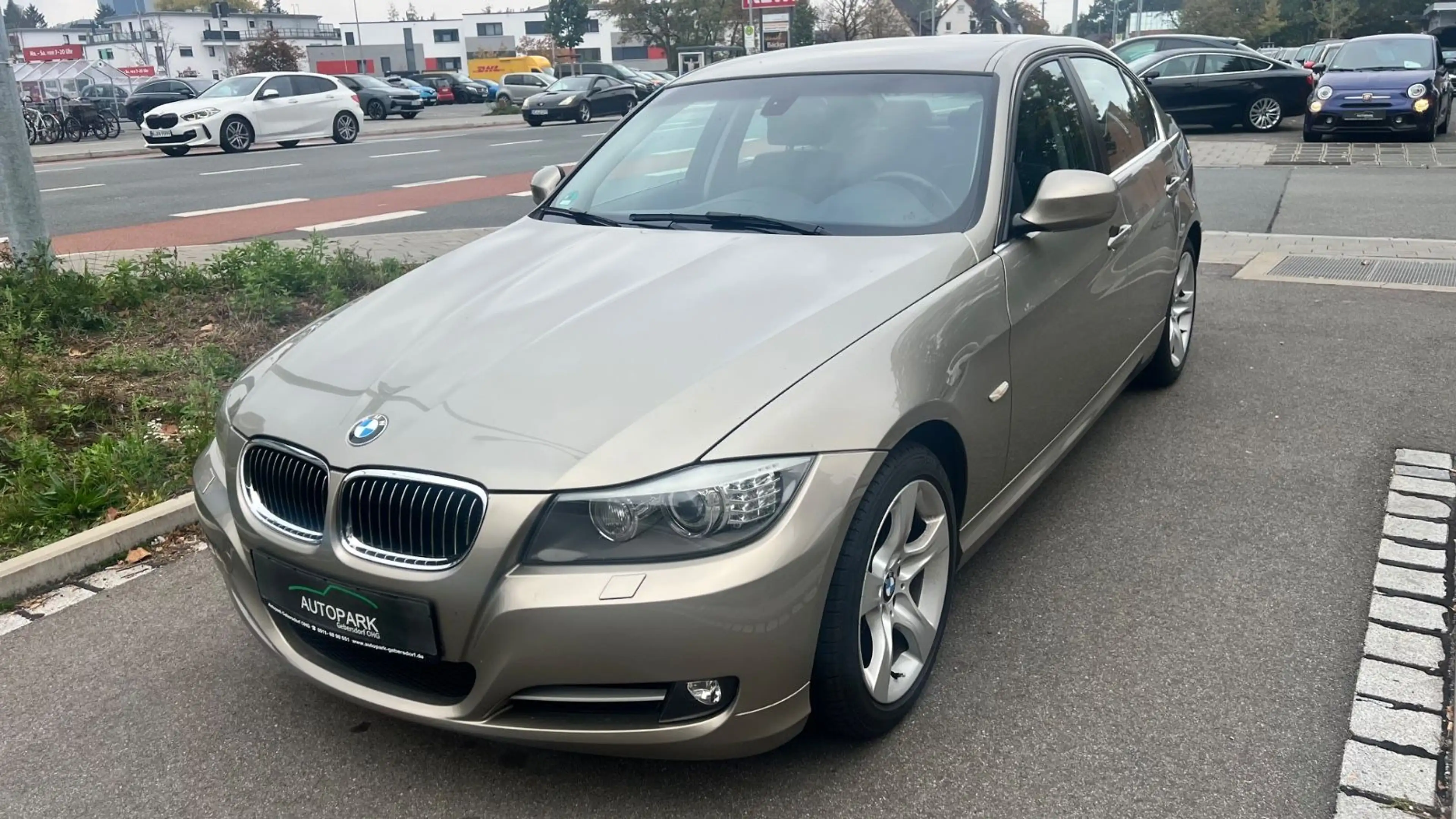 BMW 325 i/Xenon/Navi/Leder/PDC/SHZ/1.Hand