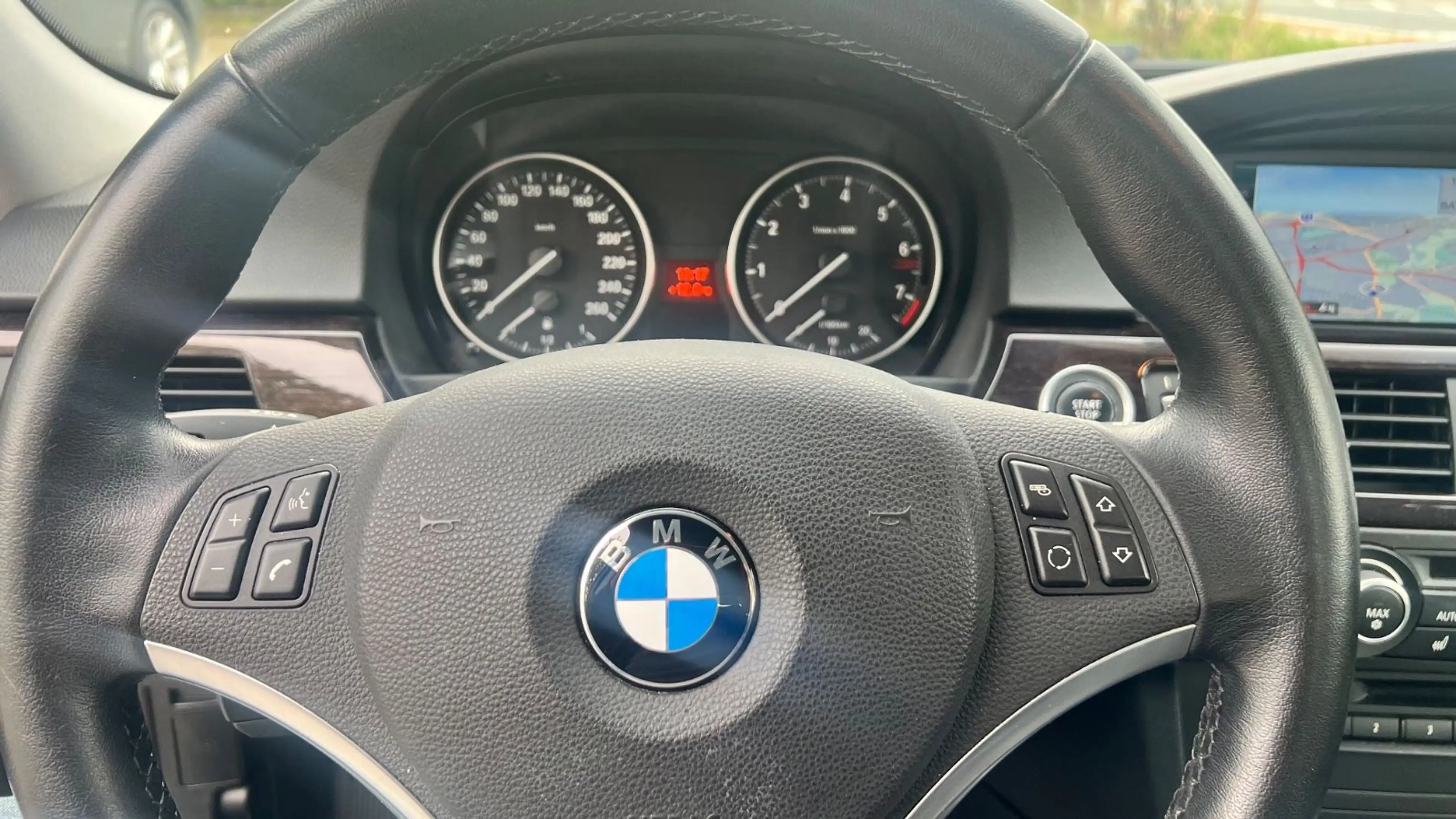BMW 325 i/Xenon/Navi/Leder/PDC/SHZ/1.Hand — photo 8