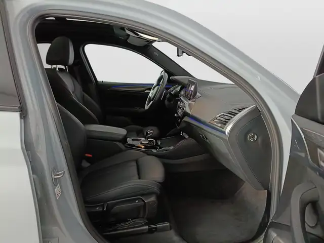 BMW X4 view 11