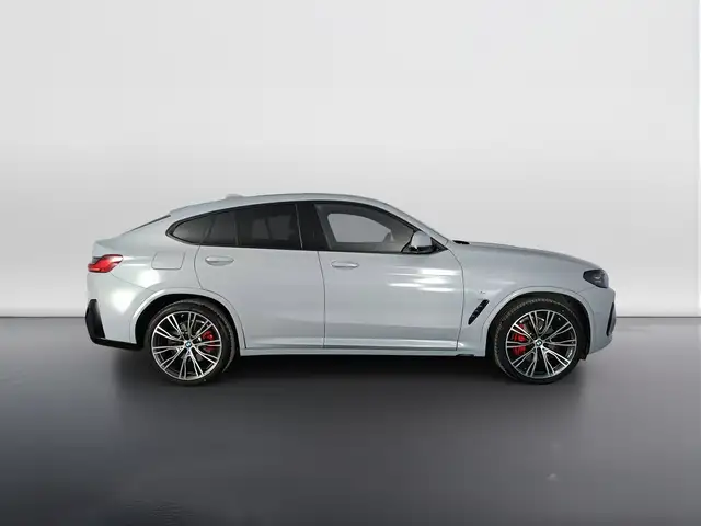 BMW X4 view 3