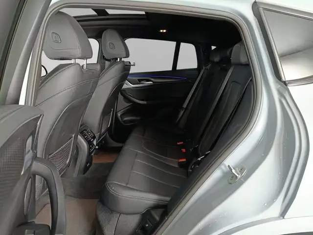 BMW X4 view 9
