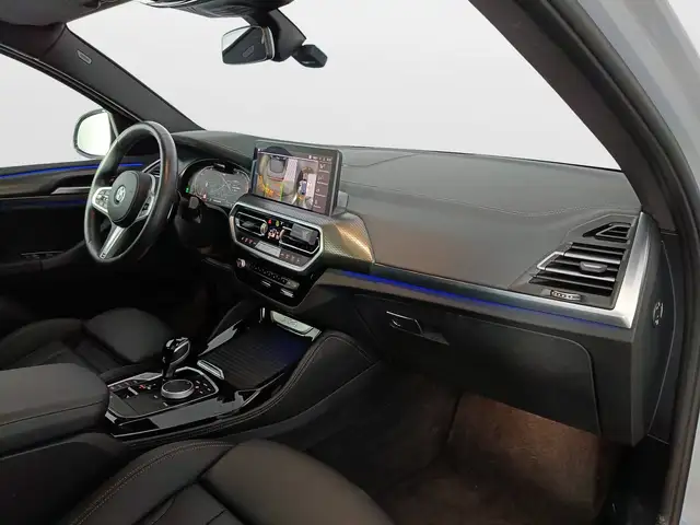 BMW X4 view 10