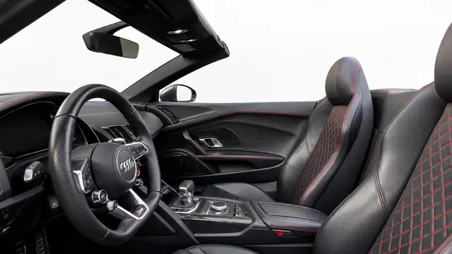 Audi R8 view 2