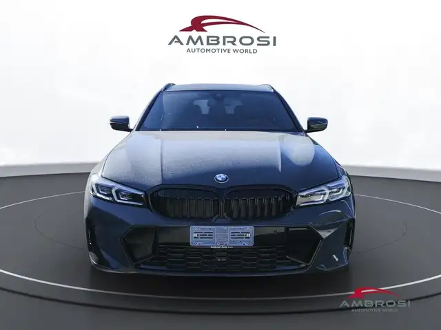 BMW 3 Series view 5