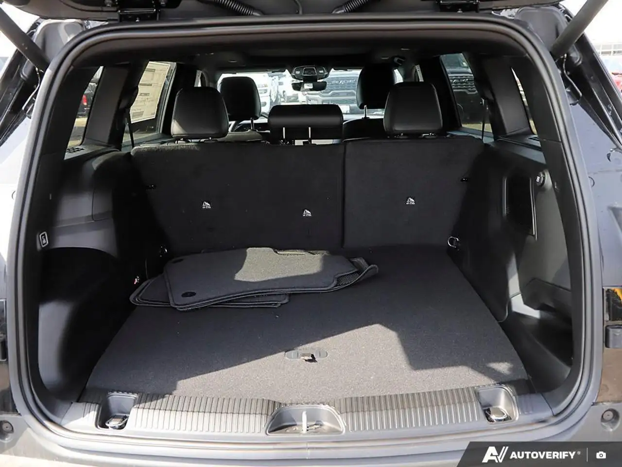 Jeep Cherokee снимка Jeep Cherokee