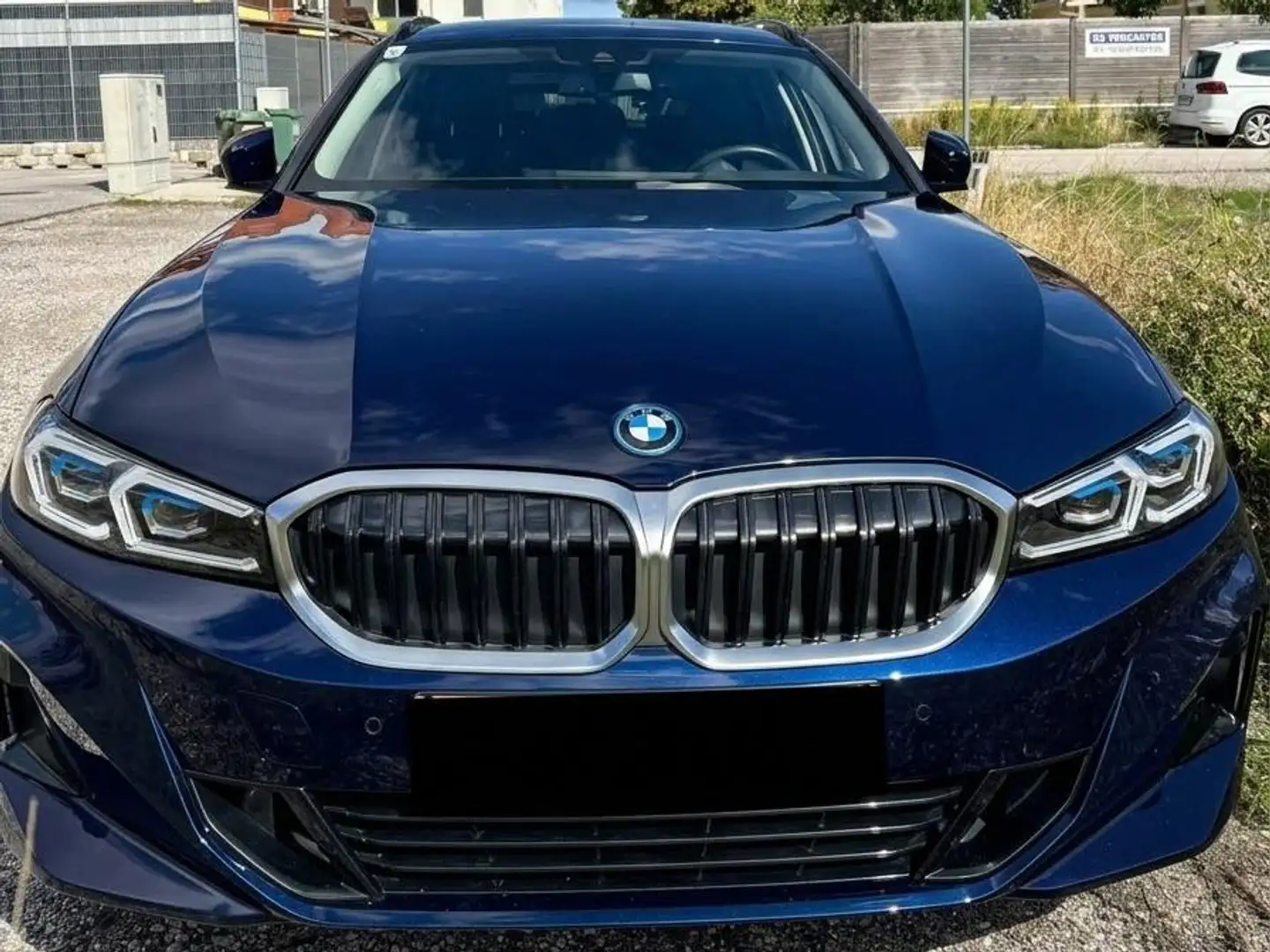 BMW 330 330e PHEV xDrive Touring Aut. Blau - 2