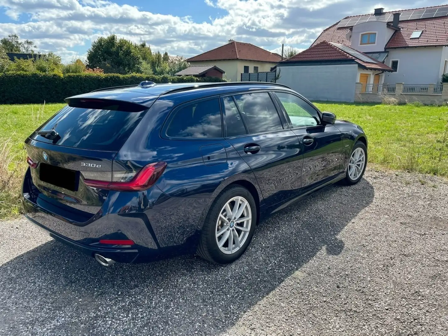 BMW 330 330e PHEV xDrive Touring Aut. Blau - 1