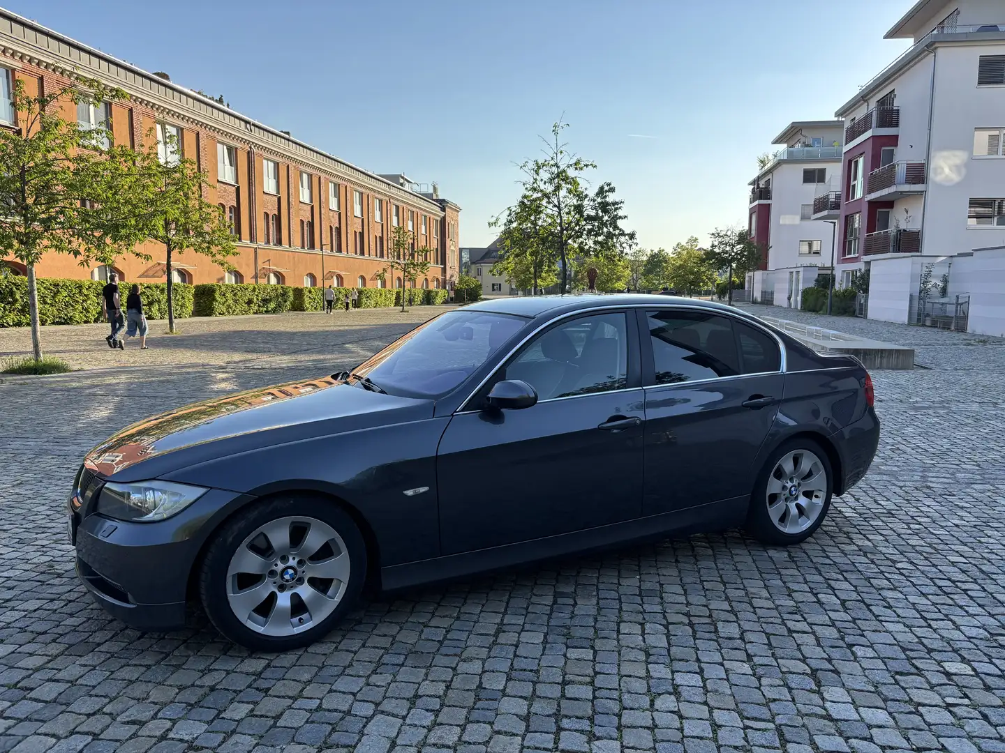 BMW 330 Fast Vollaustattung Grau - 2