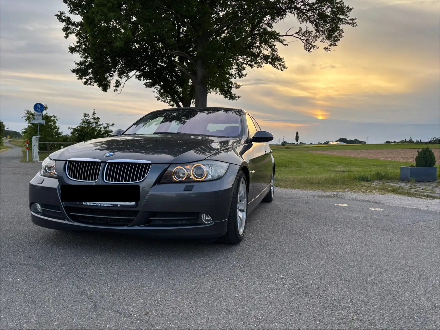 BMW 330 Fast Vollaustattung Grau - 1