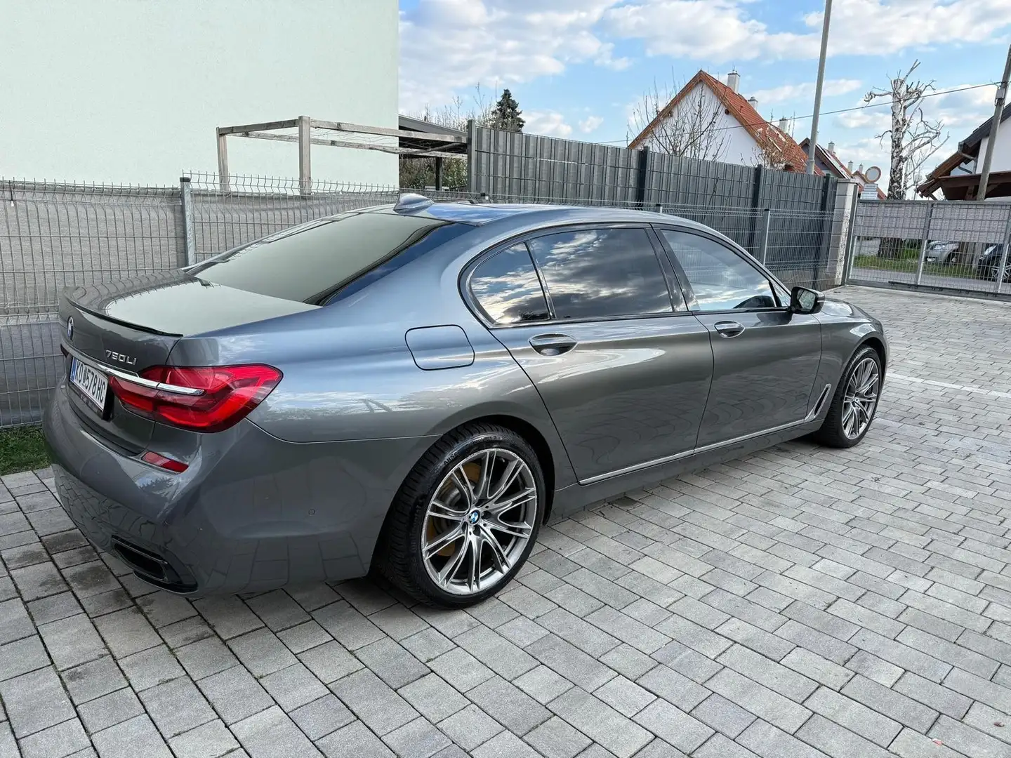 BMW 750 750Li xDrive - 1