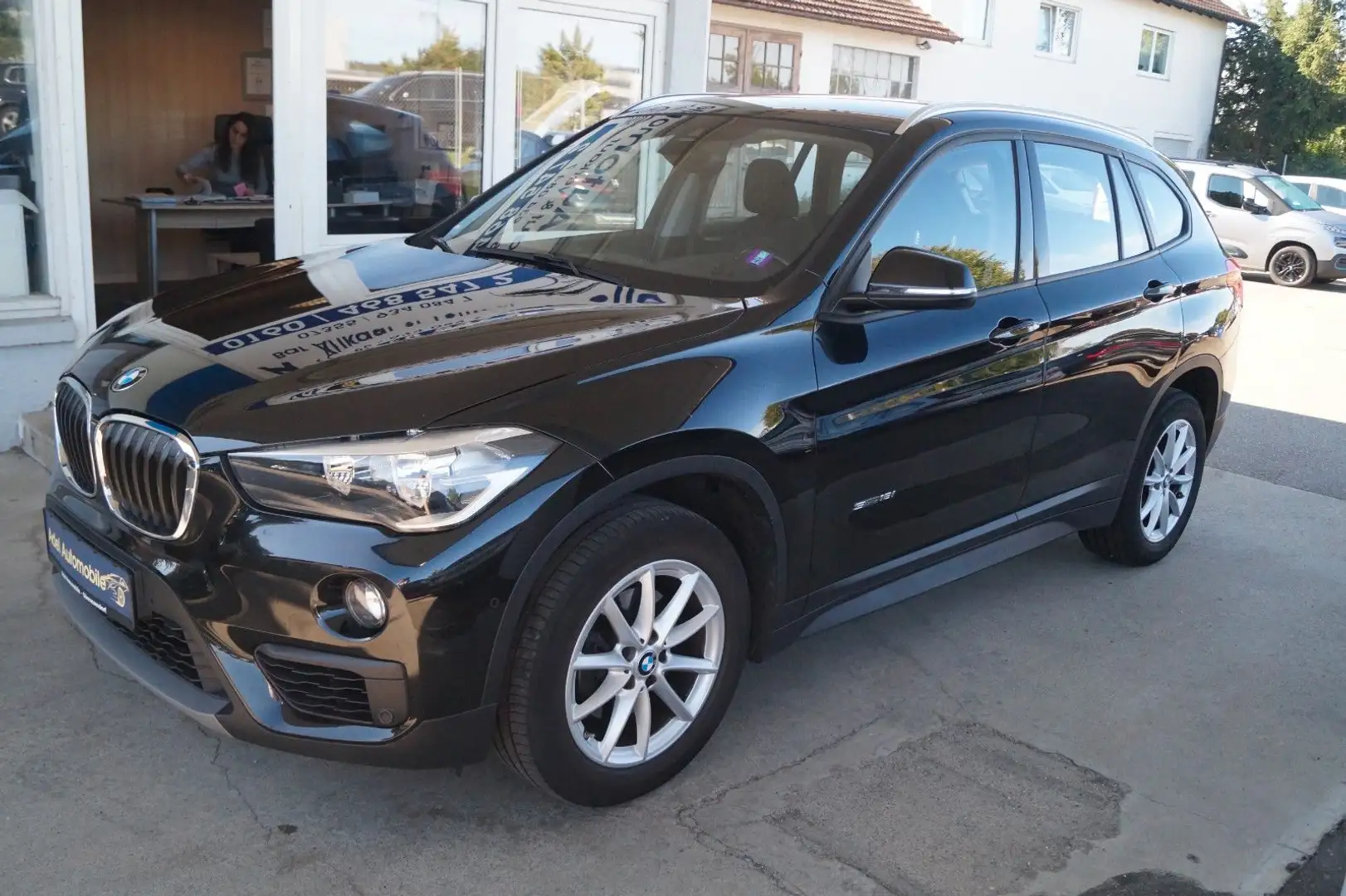 BMW X1 Baureihe X1 sDrive 18 i Advantage Noir - 1
