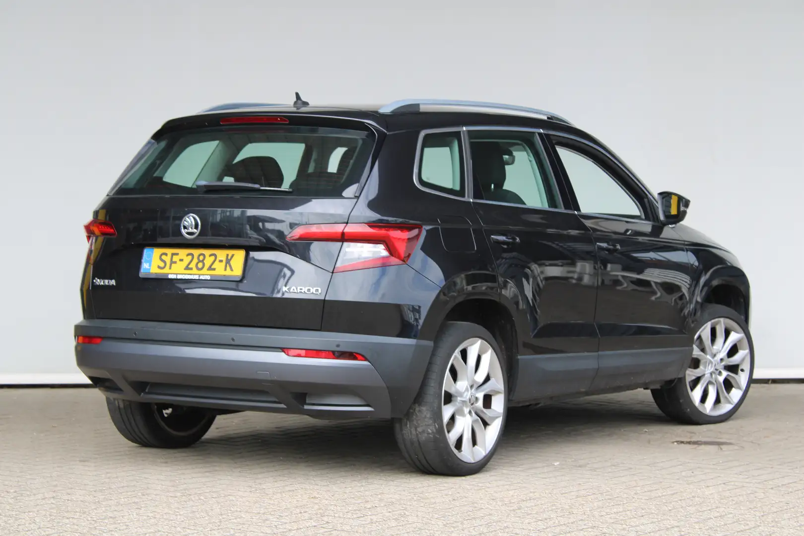 Skoda Karoq 1.0 TSI Ambition Business | Apple Carplay/Android Zwart - 2