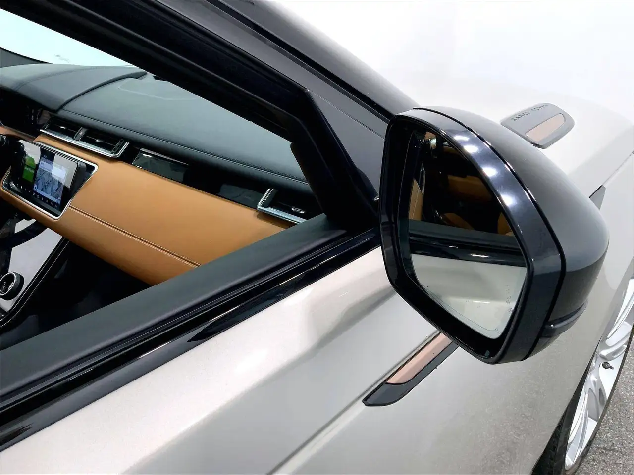 Land Rover Range Rover Velar снимка Land Rover Range Rover Velar