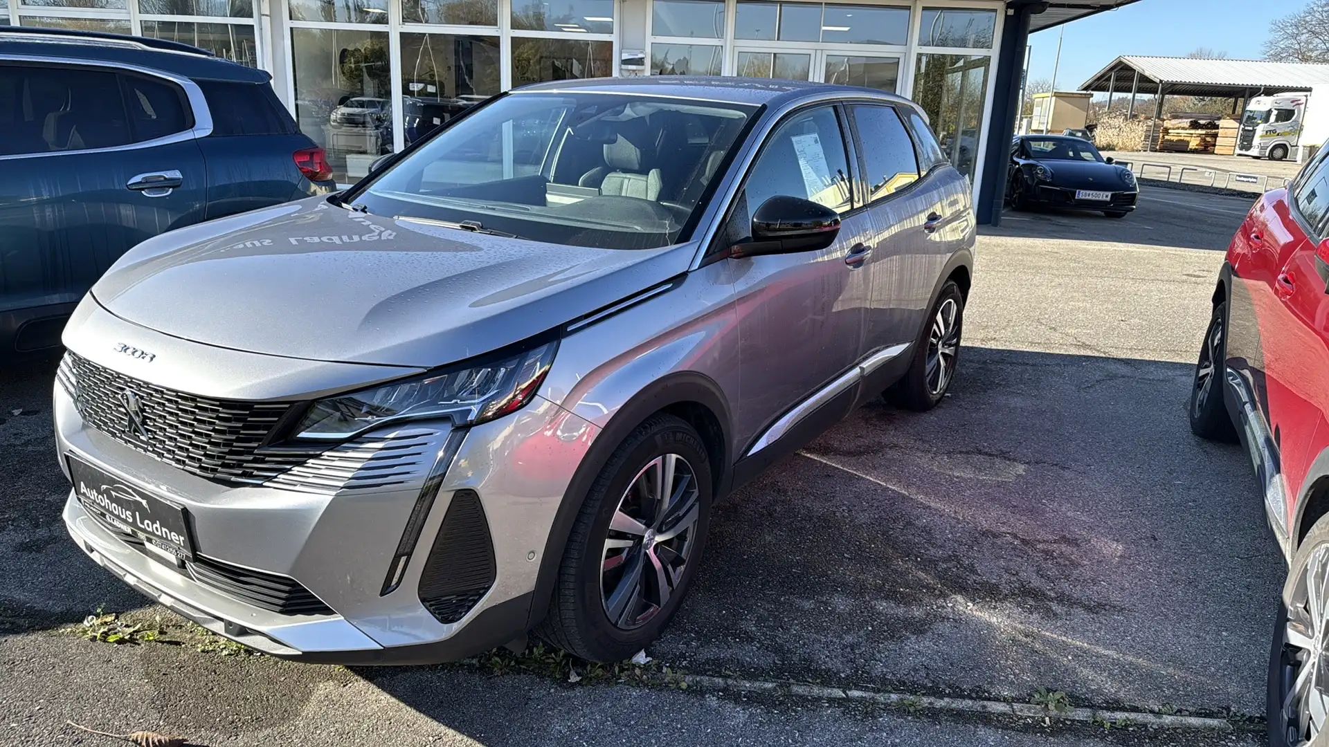 Peugeot 3008 Allure BlueHDi 130 EAT8 Grau - 1