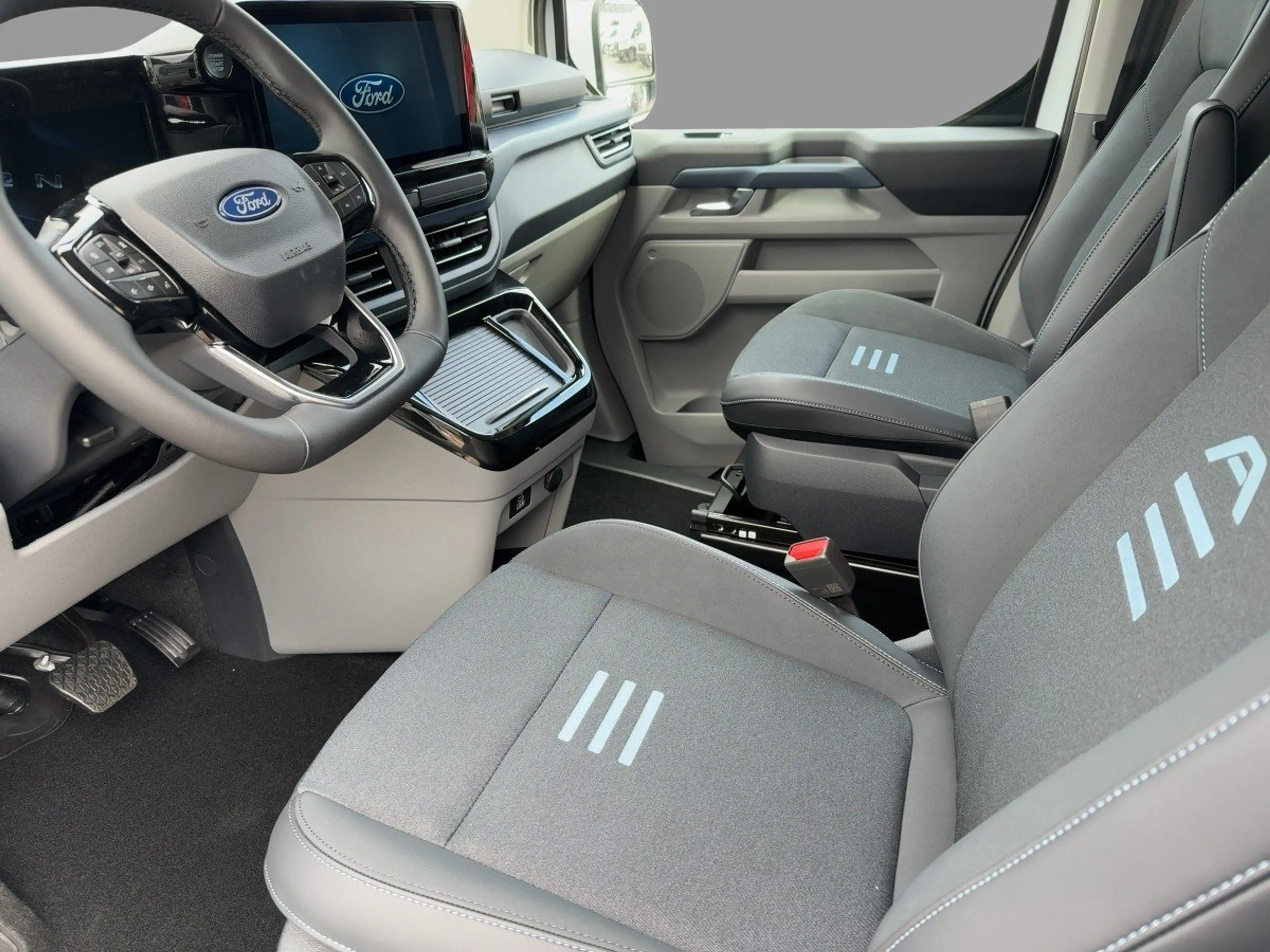 Ford Tourneo Custom Bus 2.5 Duratec PHEV 340 L1 FWD Active — photo 8