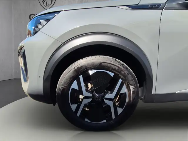 Peugeot 2008 view 11