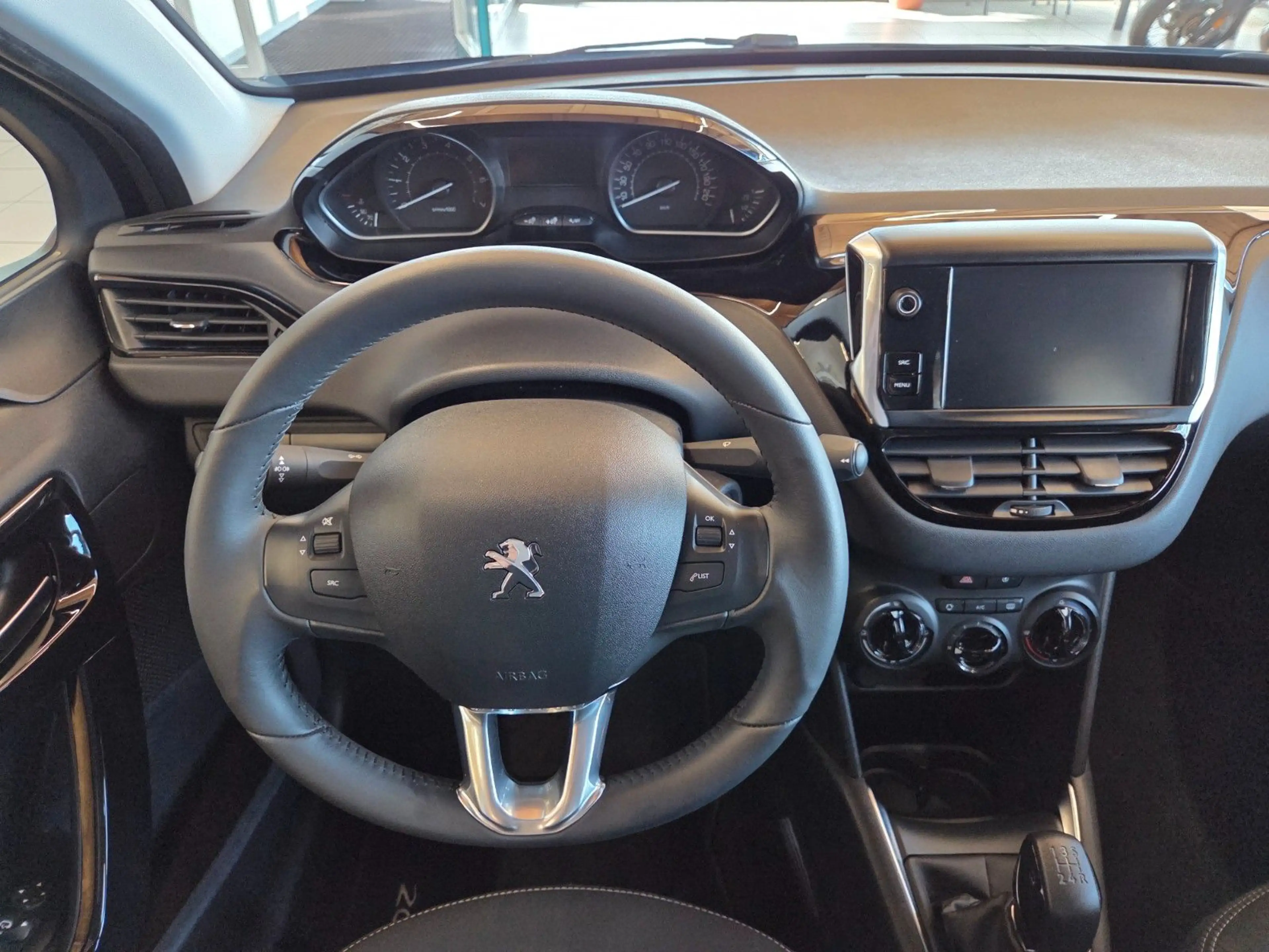 Peugeot 208 Active — photo 10
