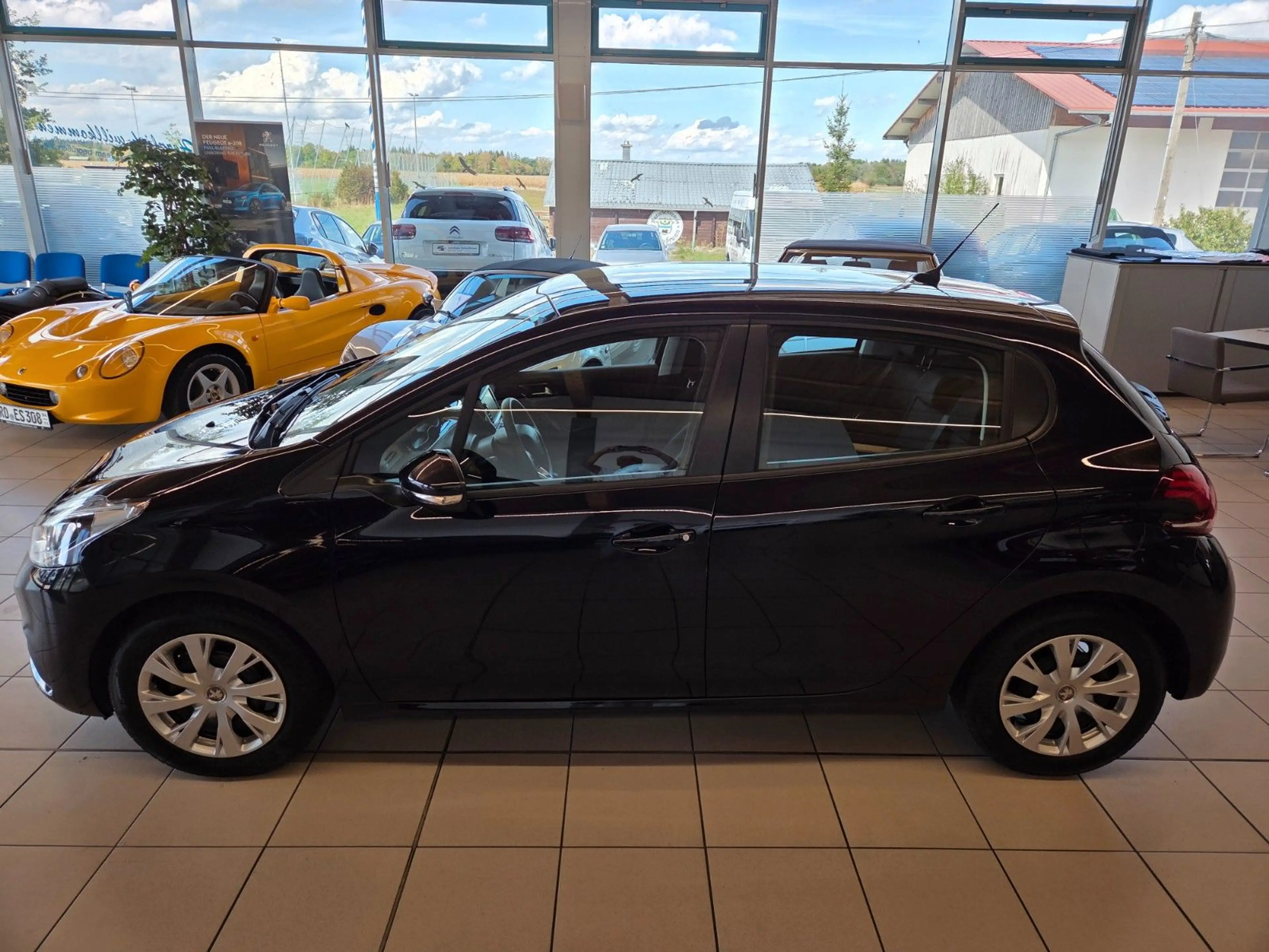 Peugeot 208 Active — photo 4