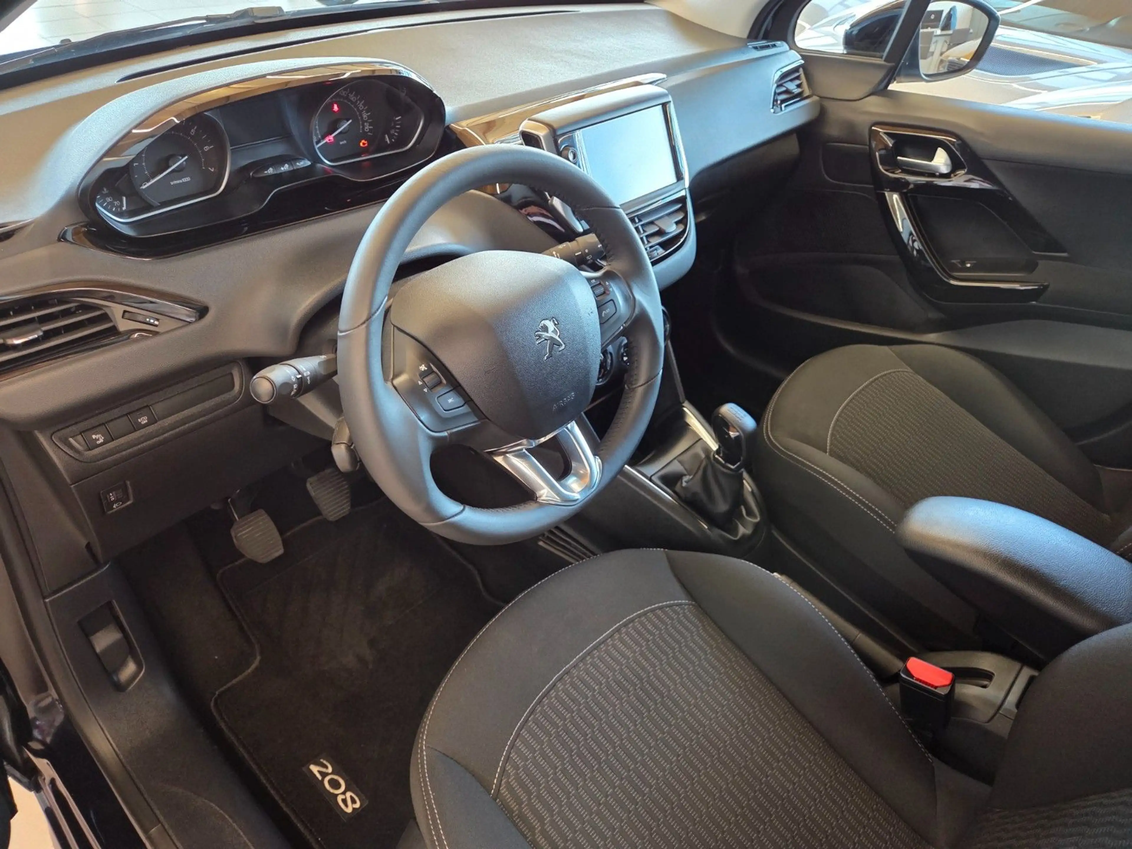 Peugeot 208 Active — photo 8