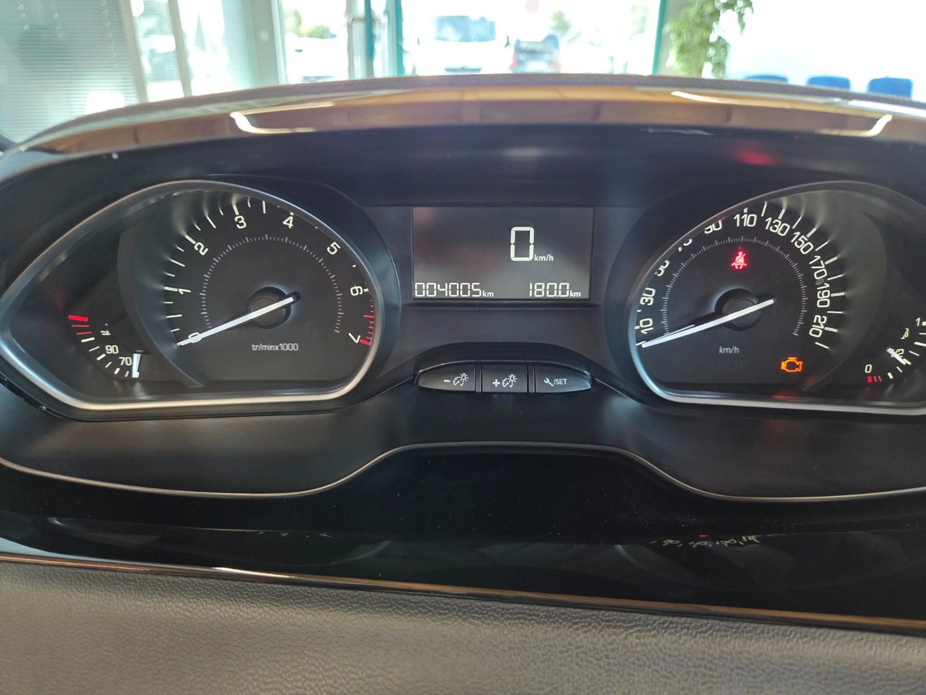 Peugeot 208 Active — photo 12