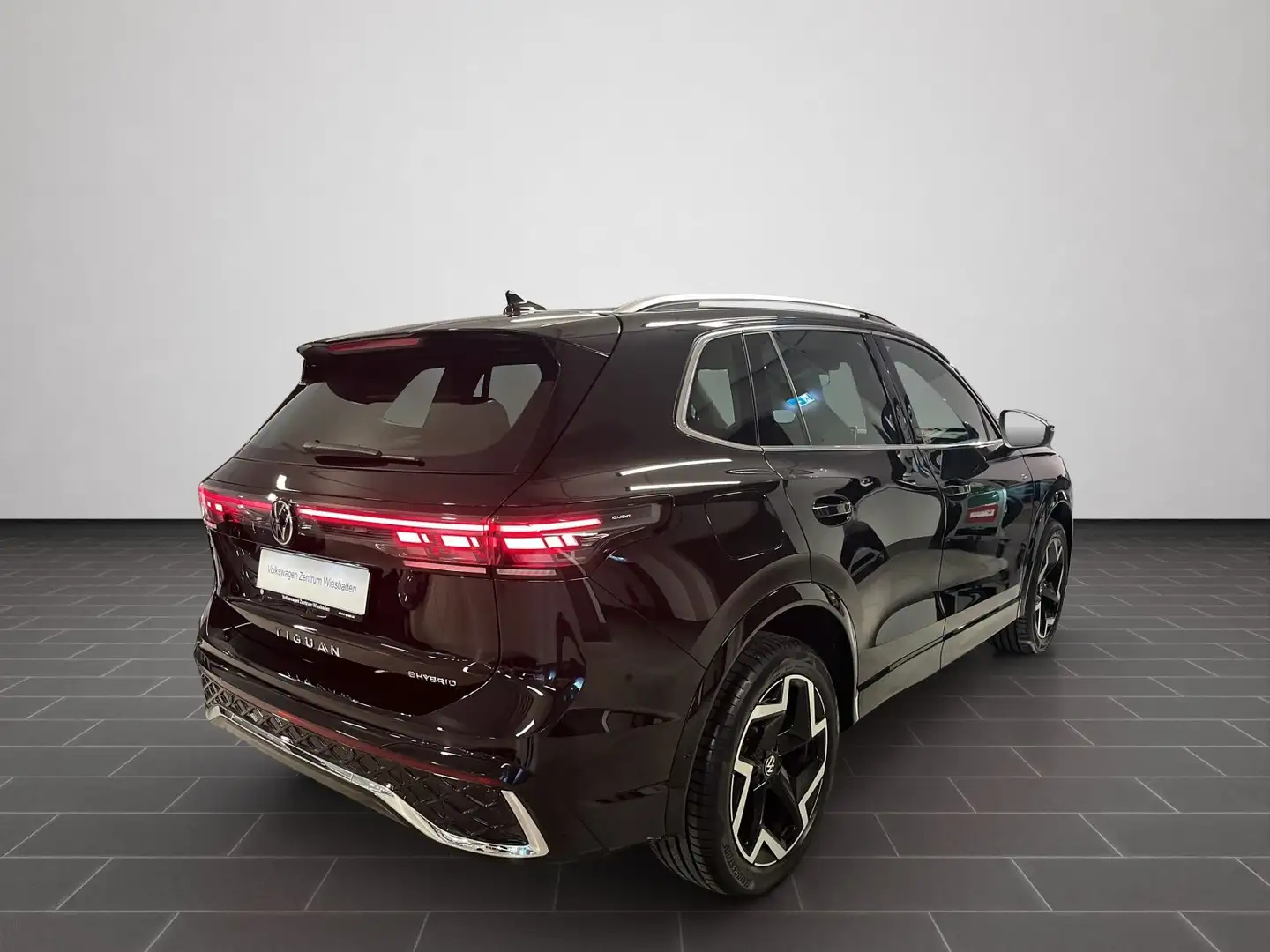 Volkswagen Tiguan 1,5 eHybrid DSG R-Line, Navi, Sitzh., 360 Schwarz - 2