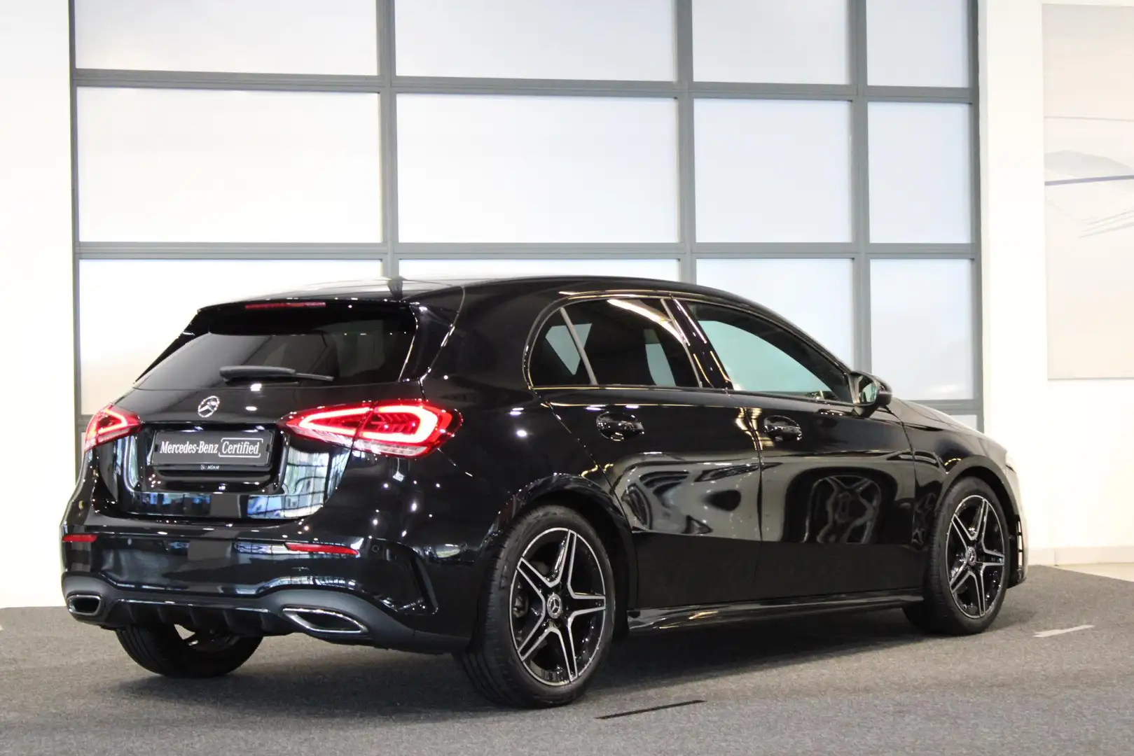 Mercedes-Benz A 180 Hatchback Business Solution AMG Zwart - 2