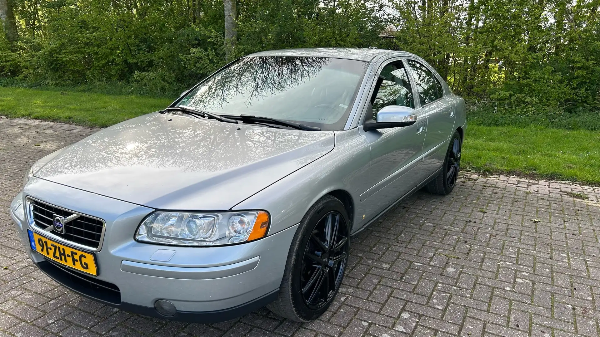 Volvo S60 2.4 Drivers Edition Szary - 1