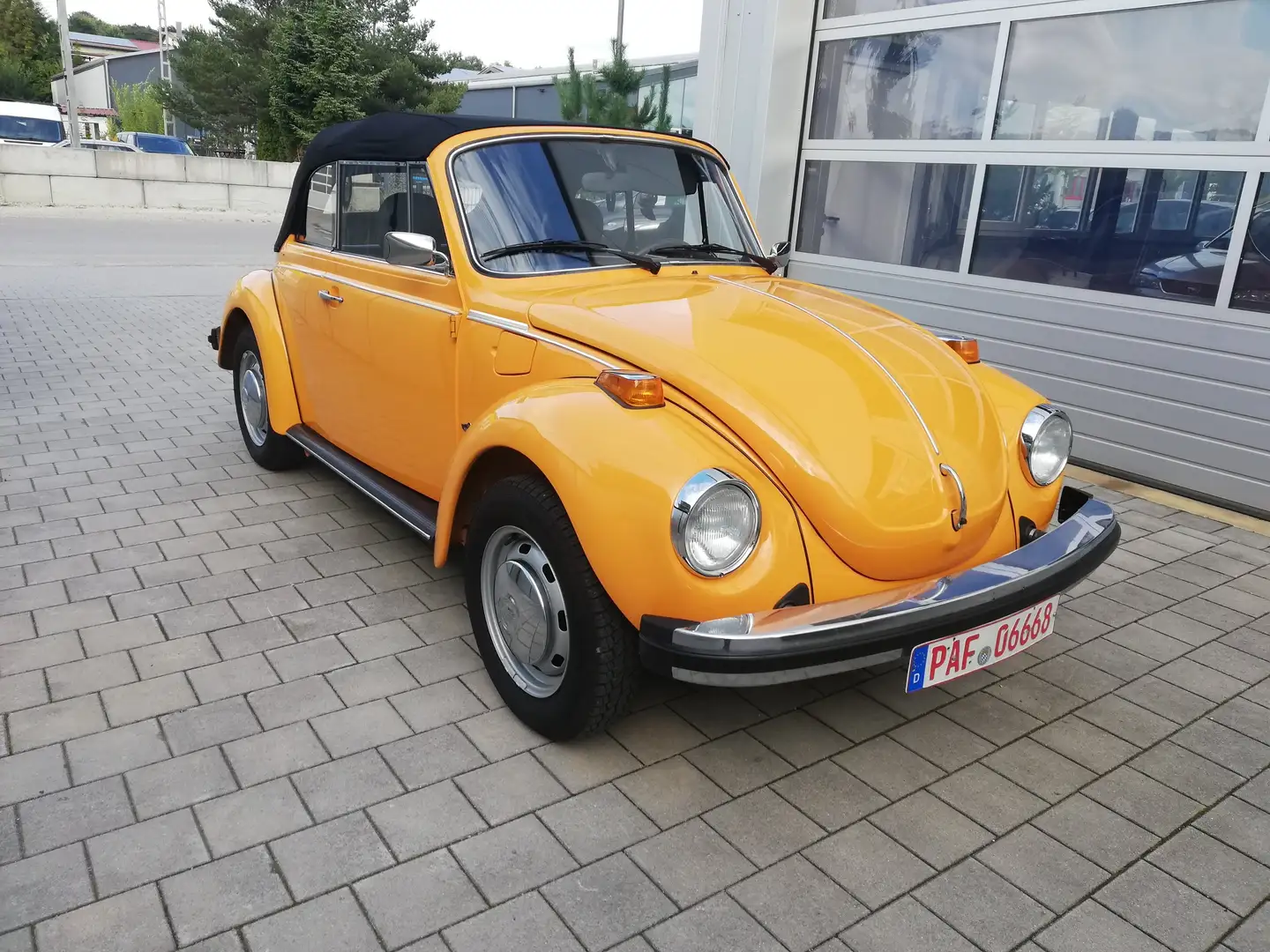 Volkswagen Käfer Cabrio 1303 orginal , komplett restauriert Gelb - 2