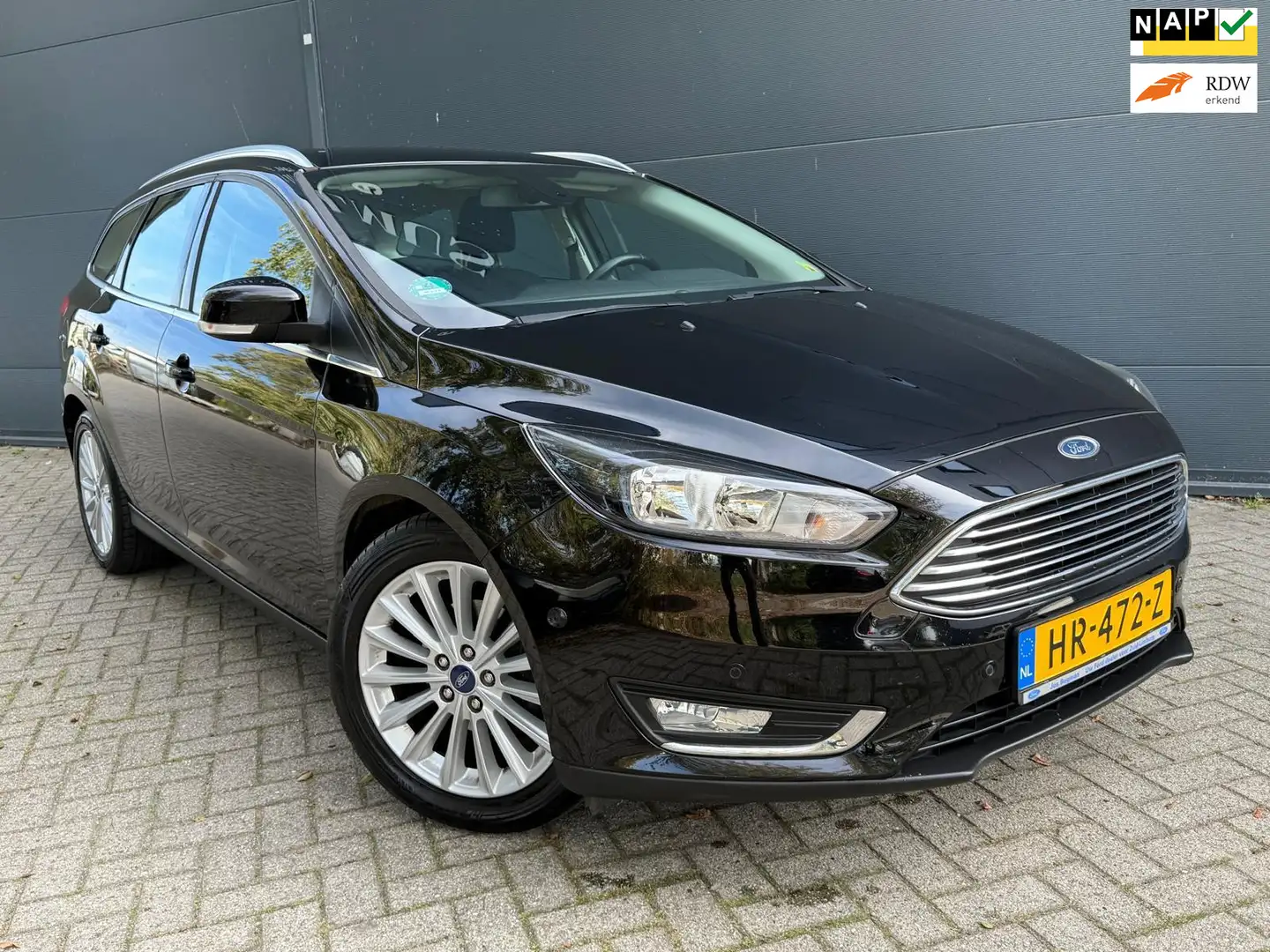 Ford Focus Wagon 1.0 Titanium/Navi/bluetooth/cruise/Airco/par Schwarz - 1