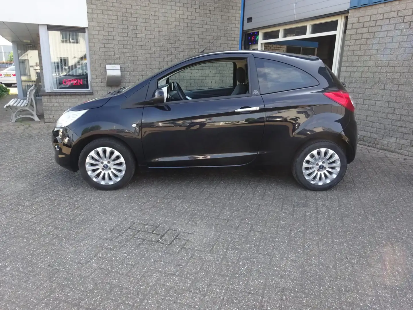 Ford Ka/Ka+ 1.2 Titanium X start/stop Zwart - 2