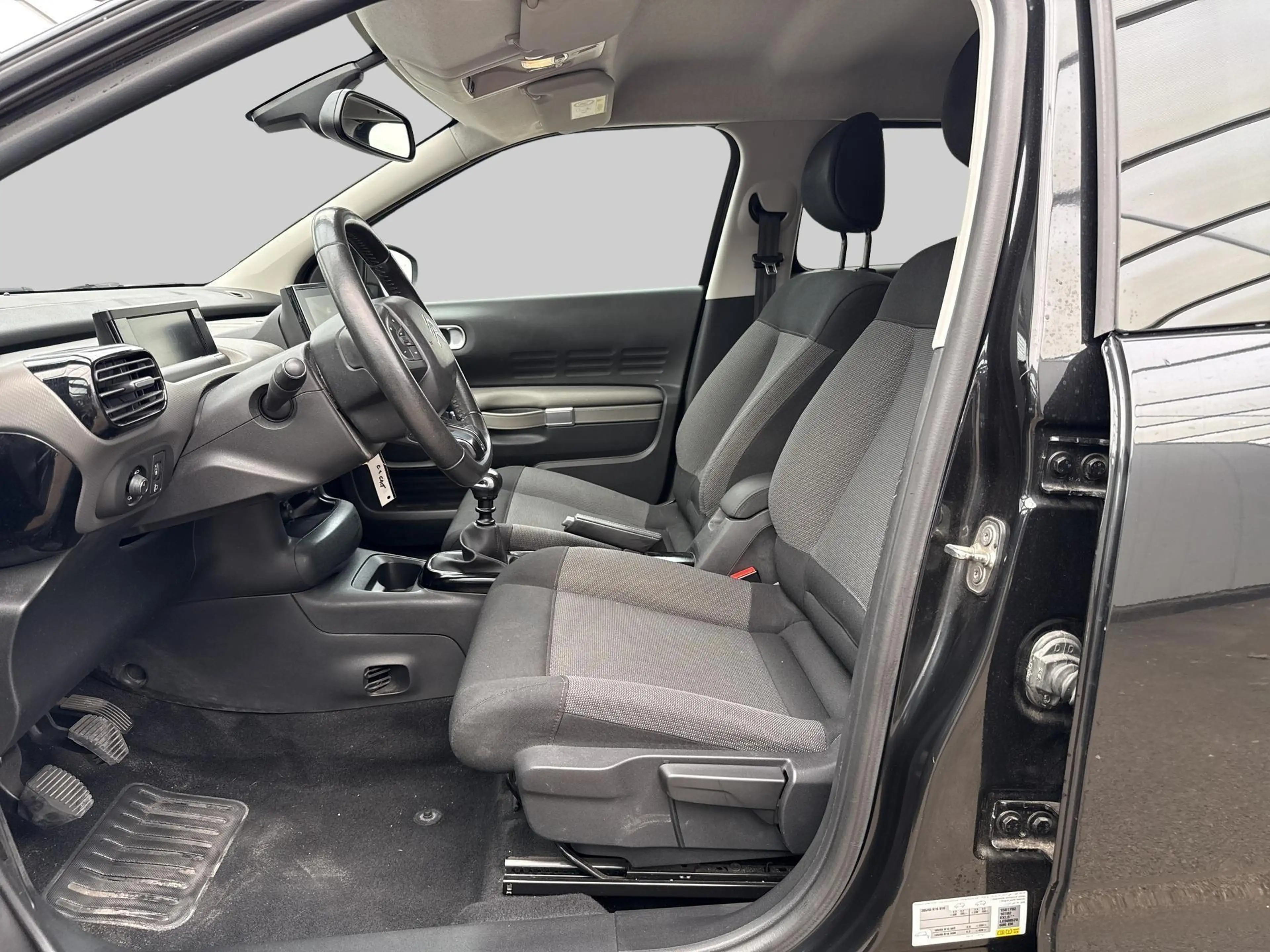 Citroen C4 Cactus 1.2 PureTech Shine — photo 11