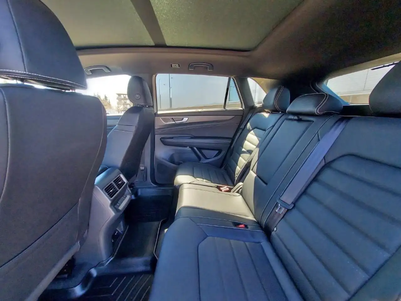 Volkswagen Atlas photo Volkswagen Atlas