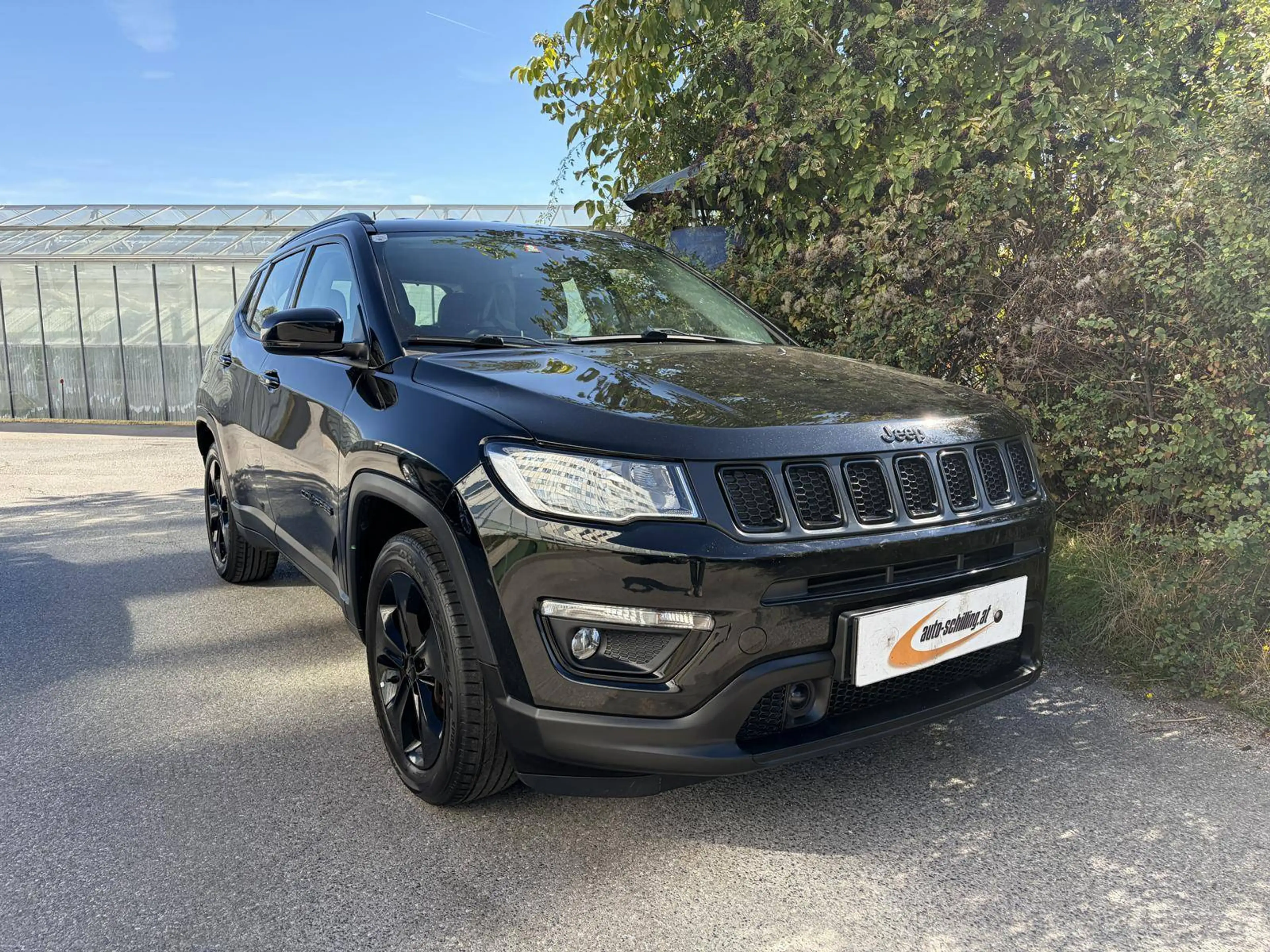 Jeep Compass 1,4 MultiAir2 Night Eagle AHK Kamera CarPlay Keyless LaneAssist 1.Besitz