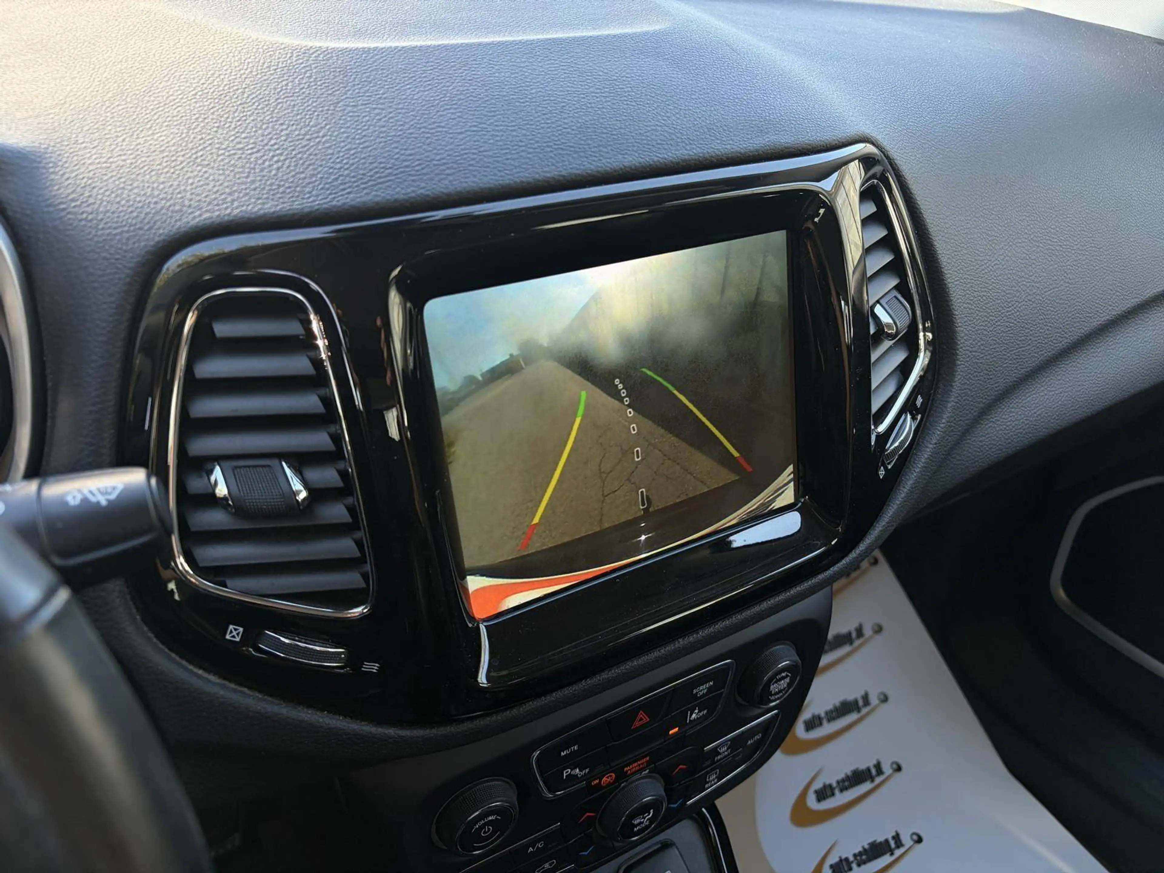 Jeep Compass 1,4 MultiAir2 Night Eagle AHK Kamera CarPlay Keyless LaneAssist 1.Besitz — photo 12