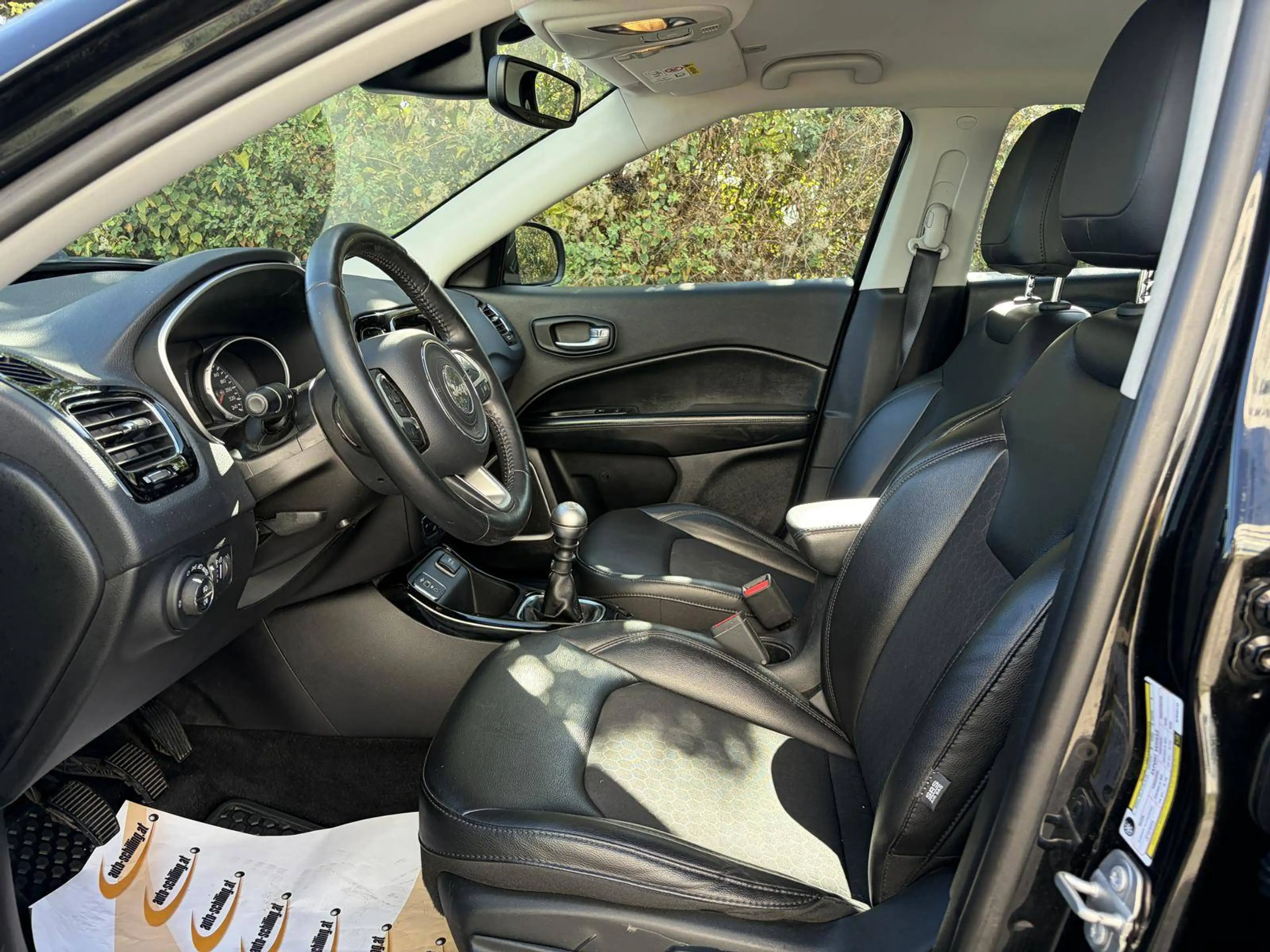 Jeep Compass 1,4 MultiAir2 Night Eagle AHK Kamera CarPlay Keyless LaneAssist 1.Besitz — photo 9