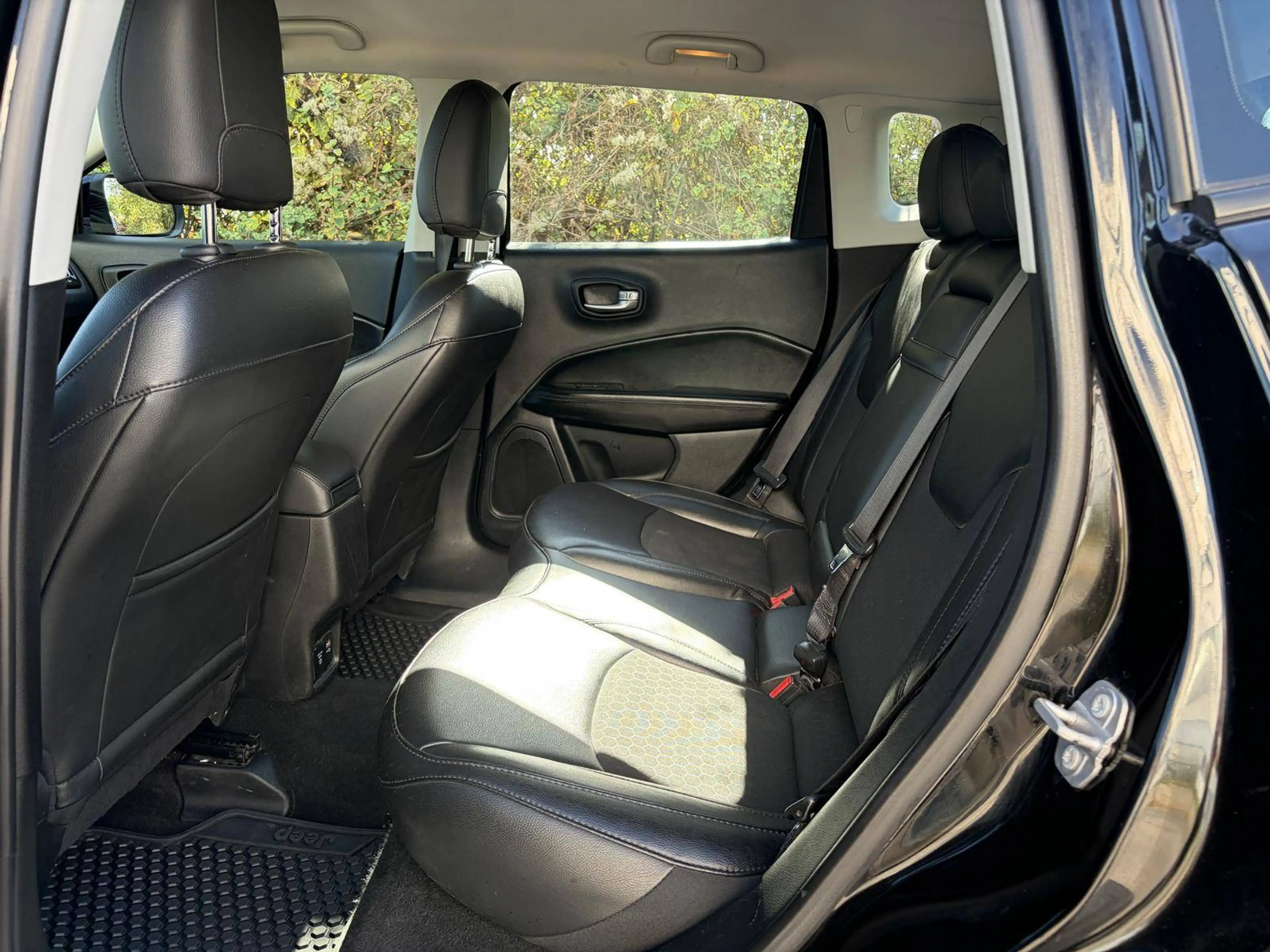 Jeep Compass 1,4 MultiAir2 Night Eagle AHK Kamera CarPlay Keyless LaneAssist 1.Besitz — photo 10