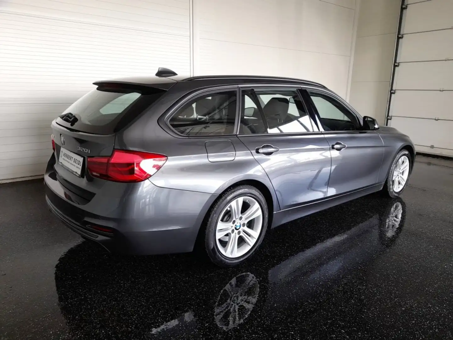 BMW 320 i Touring SPORT LINE 4x4 Aut *ADAPT LED / NAVI / AHV & KAMERA / SITZHEIZUNG / 2-ZONEN-KLIMA* Grau - 2