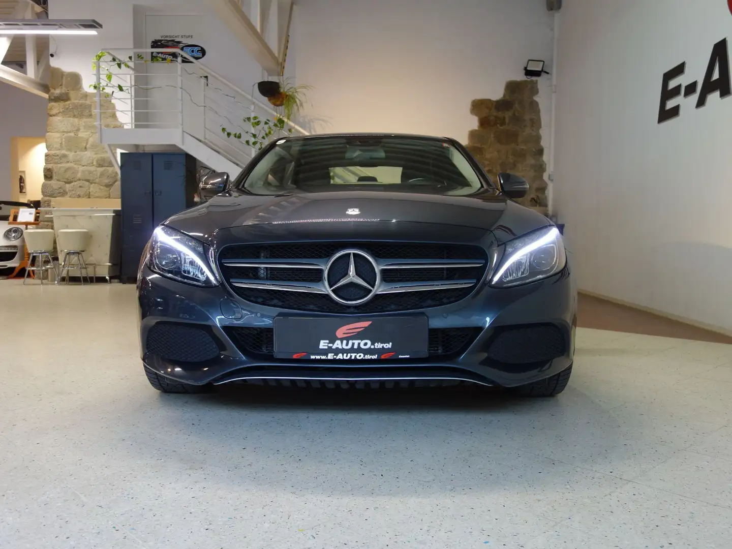 Mercedes-Benz C 180 LIMOUSINE Avantgarde Plus Aut. *Leder *LED *Navi Grau - 2