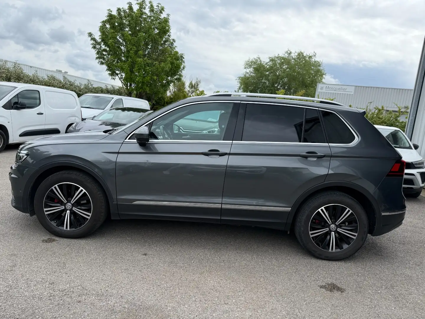 Volkswagen Tiguan Carat Grigio - 2