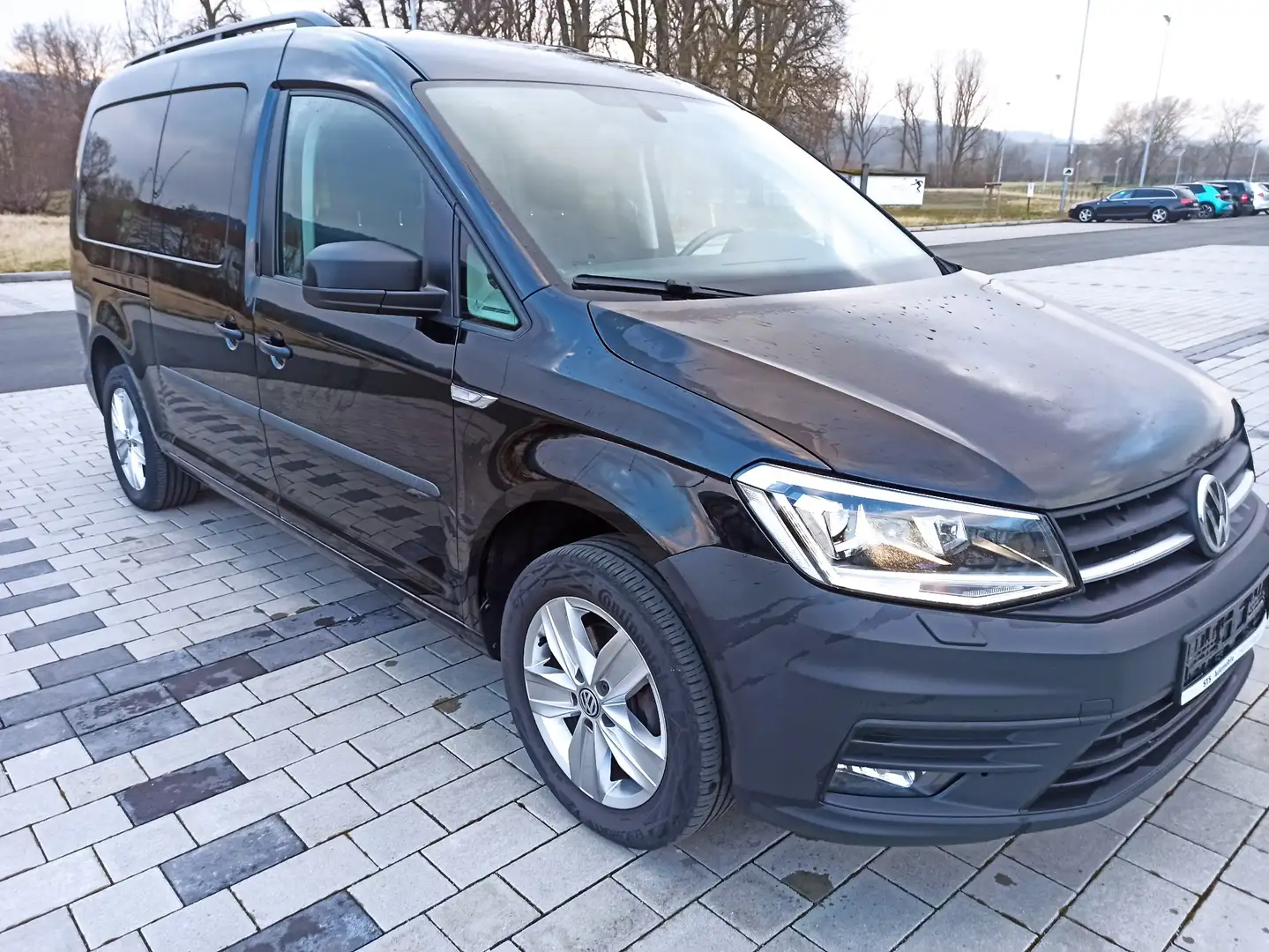 Volkswagen Caddy 2,0 TDI Maxi Comfortline 5-Sitzer XENON NAVI SHZG Nero - 2