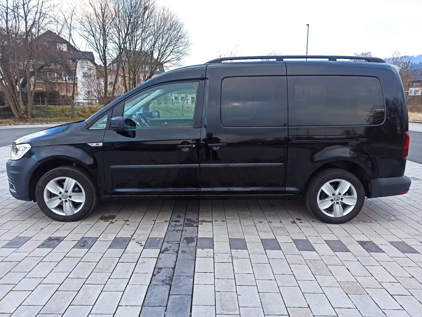 Volkswagen Caddy 2,0 TDI Maxi Comfortline 5-Sitzer XENON NAVI SHZG Nero - 1