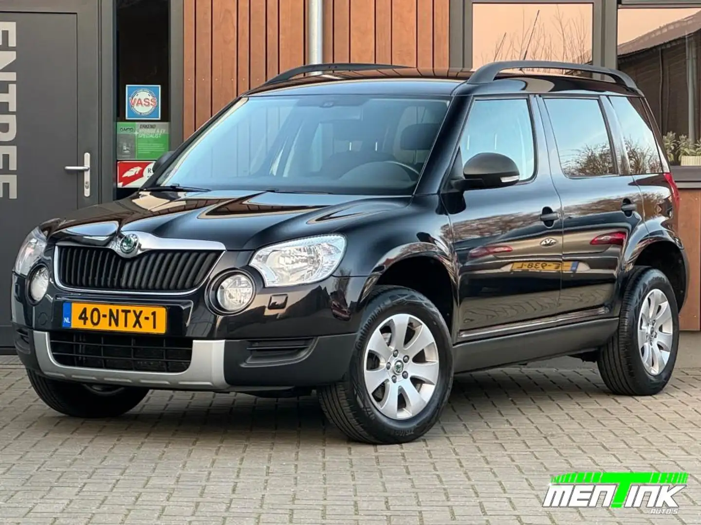 Skoda Yeti 1.2 TSI ACTIVE PLUS TREKHAAK ZWART CRUISE CONTROLE Fekete - 1