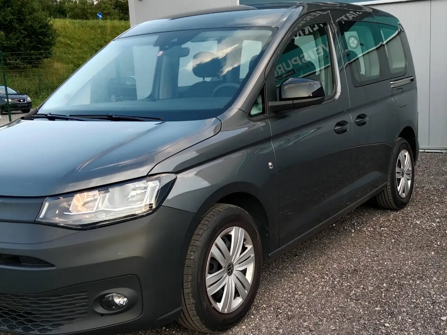Volkswagen Caddy Basis 4Motion Grau - 2