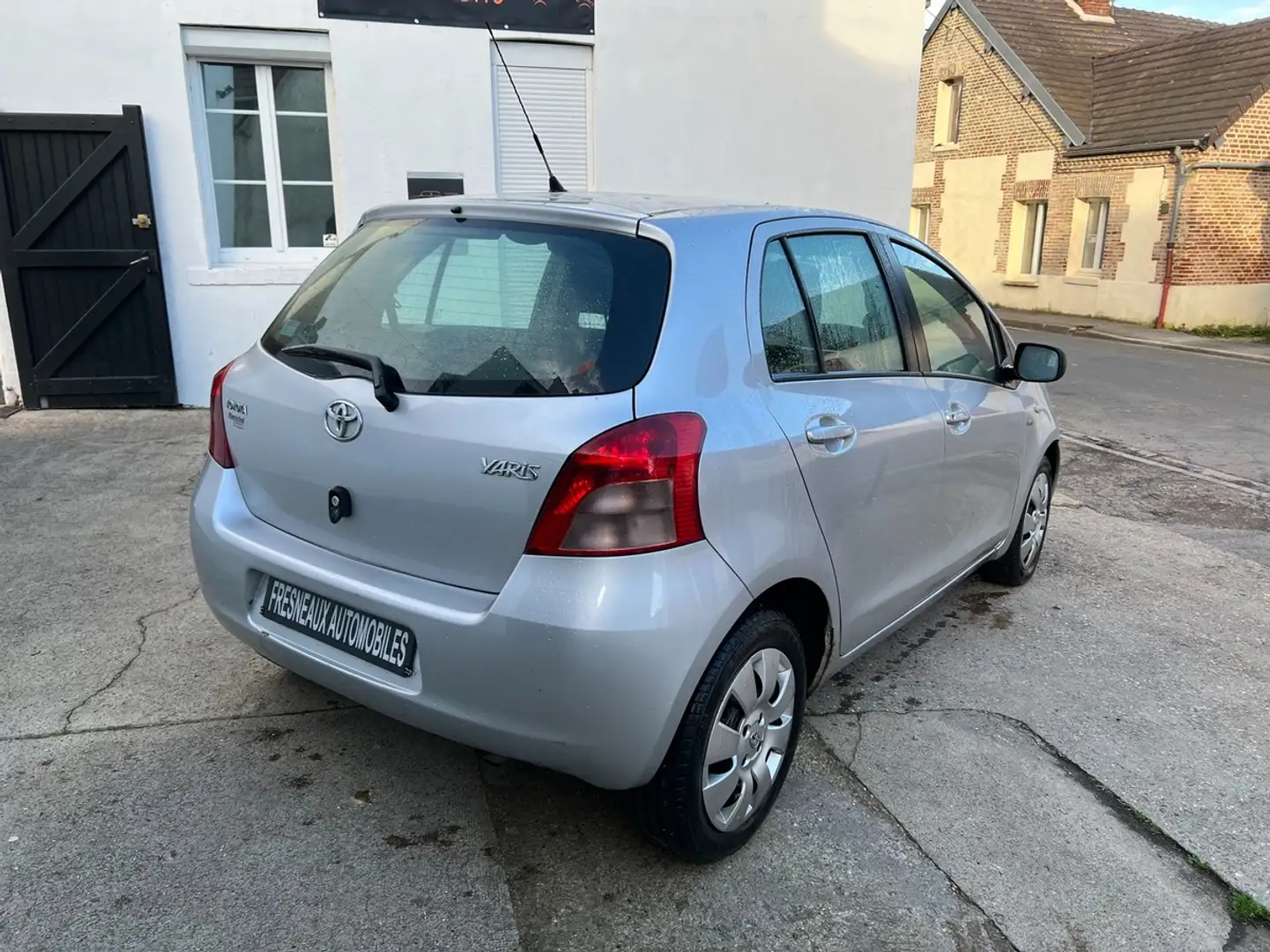 Toyota Yaris II (2) 90 D-4D CONFORT 5P Embrayage Neuf Gris - 2